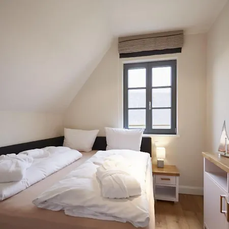 Semesterbostad Reetland Am - Premium Reetdachvilla Mit 3 Schlafzimmern, Sauna Und Kamin E19