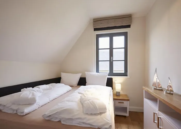 Hébergement de vacances Reetland Am - Premium Reetdachvilla Mit 3 Schlafzimmern, Sauna Und Kamin E19